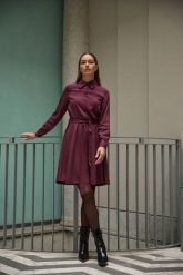 Koszulowa sukienka burgundowa. Czerwone sukienki damskie MOODO, l, bez wzorów, z wiskozy, bez kołnierzyka, bez ramiączek, koszulowe. Za 159.99 zł.