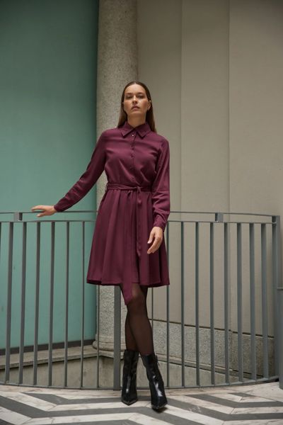 Koszulowa sukienka burgundowa. Czerwone sukienki damskie MOODO, l, bez wzorów, z wiskozy, bez kołnierzyka, bez ramiączek, koszulowe. W wyprzedaży za 89.99 zł.