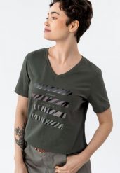 Koszulka z nadrukiem T-FOUR. Brązowe t-shirty damskie Volcano, plus size, z aplikacjami, z bawełny, bez kołnierzyka. Za 69.99 zł.