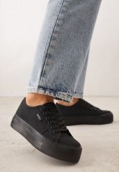 Czarne Klasyczne Trampki VICES w Stylu Basic Riovanna. Czarne trampki i tenisówki damskie Born2be, bez wzorów, z jeansu. Za 69.99 zł.