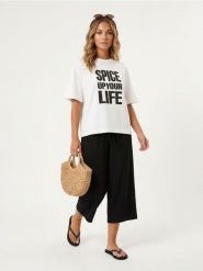 Bawełniana koszulka z nadrukiem Spice Girls - biały. Białe t-shirty damskie Sinsay, l, bez wzorów, z bawełny, bez kołnierzyka. Za 39.99 zł.