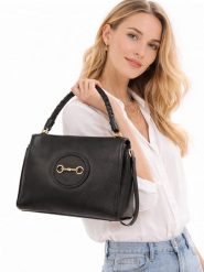 Florence Bags Skórzana torebka "Hoppo" w kolorze czarnym - 32 x 26 x 11 cm rozmiar: onesize. Czarne torebki klasyczne damskie Florence Bags, bez wzorów, z materiału, bez dodatków. Za 382.99 zł.