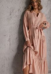 Jasnoróżowa Wiskozowa Sukienka o Rozkloszowanym Kroju z Wiązanym Paskiem i Koronką Reisavien. Czerwone sukienki damskie Renee, na co dzień, l, bez wzorów, z koronki, eleganckie, bez kołnierzyka, bez ramiączek, maxi, rozkloszowane. Za 149.99 zł.