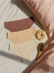 Prążkowane majtki figi 3 pack - wielobarwny. Figi damskie Sinsay, l, bez wzorów, prążkowane. Za 25.99 zł.