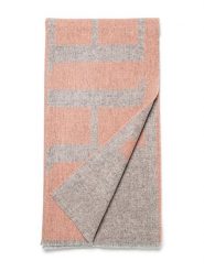 Hey Marly Wełniany szal "Signature" w kolorze pomarańczowym - 200 x 55 cm rozmiar: onesize. Pomarańczowe szaliki i kominy damskie Hey Marly, bez wzorów, z kaszmiru. Za 309.65 zł.