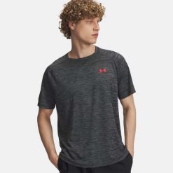 KOSZULKA T-SHIRT MĘSKI SPORTOWY UNDER ARMOUR TECH TEXTURED. Czarne t-shirty męskie Under Armour, m, bez wzorów, z dresówki, bez kołnierzyka. Za 174.55 zł.