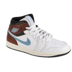 Buty sportowe Sneakersy męskie, Air Jordan 1 Mid. Białe buty sportowe na co dzień męskie Jordan, bez zapięcia, trekkingowe. Za 579.99 zł.
