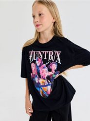 Bawełniana koszulka oversize z nadrukiem K-Pop Demon Hunters - czarny. Czarne koszulki dziewczęce Sinsay, l, bez wzorów, z bawełny, bez ramiączek. Za 25.99 zł.