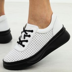 Białe ażurowe skórzane półbuty damskie Vinceza 79506. Białe półbuty damskie VINCEZA, w ażurowe wzory, z jeansu, eleganckie, bez obcasa, na płaskiej podeszwie. Za 199.00 zł.
