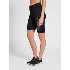 Damskie bawełniane szorty mid-rise Hummel TE Maja. Czarne spodenki sportowe damskie HUMMEL, bez wzorów, z bawełny, sportowe. Za 137.00 zł.
