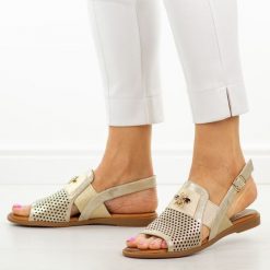 Złote skórzane płaskie sandały damskie Cambell 19396. Żółte sandały damskie Cambell, z aplikacjami, z gumy, bez obcasa, na płaskiej podeszwie. W wyprzedaży za 192.72 zł.