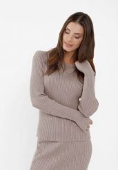 Prążkowany sweter S-LARA. Brązowe swetry klasyczne damskie Volcano, s, z dzianiny, bez kołnierzyka. Za 149.99 zł.