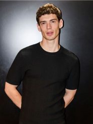 T-shirt regular fit z lyocellu - czarny. Czarne t-shirty męskie Reserved, l, bez wzorów, z dzianiny, bez kołnierzyka. W wyprzedaży za 89.99 zł.