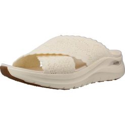 Sandały SKECHERS 164079S Biały. Białe sandały damskie Skechers, bez wzorów, z materiału, bez obcasa. Za 490.00 zł.