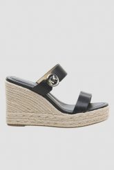 MICHAEL KORS Czarne sandały Lucinda Wedge. Czarne sandały damskie Michael Kors, bez wzorów, bez obcasa. W wyprzedaży za 529.99 zł.