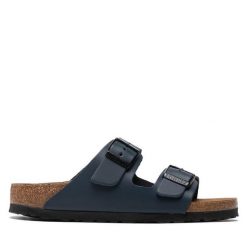 Klapki Birkenstock. Niebieskie klapki damskie Birkenstock, bez wzorów, bez obcasa. Za 379.99 zł.