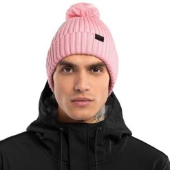 Zimowa czapka z pomponem Sporty zimowe Siroko Lulu. Czerwone czapki męskie SIROKO, na zimę, z aplikacjami, z materiału, sportowe. Za 55.00 zł.