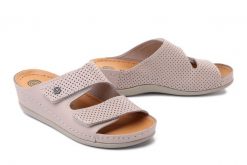 DR. BRINKMANN 700568-81 beżowy, klapki profilaktyczne damskie. Brązowe klapki damskie Dr. Brinkmann, bez wzorów, bez obcasa. Za 263.92 zł.