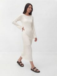 Ażurowa sukienka maxi - złamana biel. Sukienki damskie Reserved, na co dzień, l, w ażurowe wzory, z dzianiny, bez kołnierzyka, bez ramiączek, maxi, proste. Za 139.99 zł.