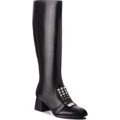 Kozaki SOLO FEMME - 14310-31-I12/000-01-00 Czarny. Czarne kozaki damskie Solo Femme, ze skóry ekologicznej, bez obcasa, na obcasie. W wyprzedaży za 379.00 zł.