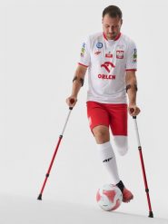 4F Koszulka replika domowa AMP Futbol męska - biała XS. Białe t-shirty sportowe męskie 4f, m, z dzianiny, bez ramiączek, na fitness i siłownię. Za 289.99 zł.