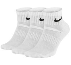 Skarpety Everyday Cushion Ankle 3 Pary. Białe skarpetki męskie Nike, bez wzorów, z bawełny. Za 177.99 zł.