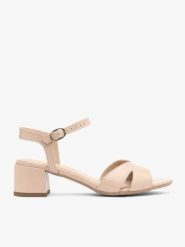 Beżowe sandały na klocku. Brązowe sandały damskie Ryłko, bez wzorów, ze skóry, bez obcasa, na obcasie. Za 399.99 zł.