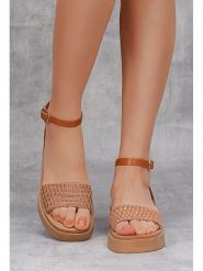 C'M Sandały w kolorze jasnobrązowym na koturnie rozmiar: 38. Brązowe sandały damskie C'M, bez wzorów, bez obcasa, na koturnie. Za 113.99 zł.