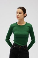 Dopasowany top z długim rękawem w kolorze DEEP GREEN - MOODY-S. Zielone topy damskie Marsala, s, bez wzorów, z bawełny, bez kołnierzyka. Za 129.90 zł.
