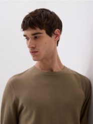 Sweter z krótkim rękawem - zielony. Zielone swetry męskie Reserved, l, bez wzorów, z bawełny, bez kołnierzyka. Za 89.99 zł.