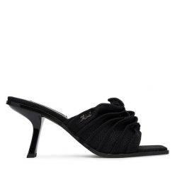 Klapki KARL LAGERFELD. Czarne klapki damskie Karl Lagerfeld, bez wzorów, bez obcasa. Za 842.99 zł.