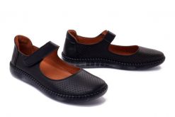 MANITU 840116-01 schwarz, półbuty damskie. Czarne półbuty damskie Manitu, w ażurowe wzory, ze skóry, bez obcasa. Za 319.90 zł.