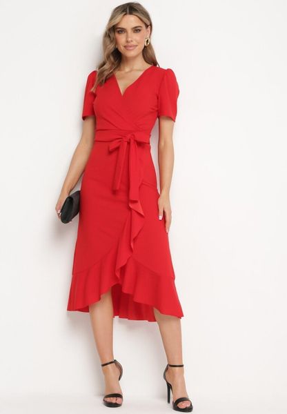 Czerwona Sukienka Taliowana z Kopertowym Dekoltem i Falbanką Tatania. Czerwone sukienki damskie Born2be, na co dzień, m, bez wzorów, eleganckie, bez kołnierzyka, bez ramiączek, mini, kopertowe. Za 89.99 zł.