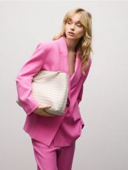 Torebka z imitacji skóry - złamana biel. Torebki klasyczne damskie Reserved, bez wzorów, ze skóry, bez dodatków. Za 179.99 zł.