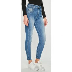 Diesel - Jeansy Slandy. Niebieskie jeansy damskie Diesel, z podwyższonym stanem. W wyprzedaży za 449.90 zł.