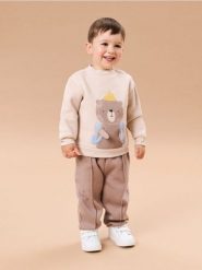 Bluza crewneck z nadrukiem - kremowy. Białe bluzy i bluzki niemowlęce Sinsay, bez wzorów, bez ramiączek, bez kaptura. Za 22.99 zł.