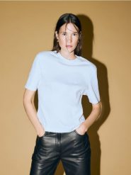 T-shirt z poduszkami na ramionach - biały. Białe t-shirty damskie Reserved, l, bez wzorów, z bawełny, bez kołnierzyka. Za 129.99 zł.