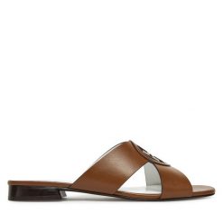 Klapki Tory Burch. Brązowe klapki damskie Tory Burch, bez wzorów, bez obcasa. Za 809.99 zł.