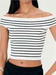 Sweter z odkrytymi ramionami z prążkowanej dzianiny - wielobarwny. Swetry klasyczne damskie Sinsay, l, z dzianiny, bez kołnierzyka. W wyprzedaży za 14.99 zł.