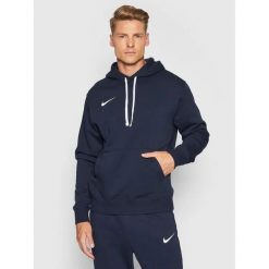 Bluza z kapturem Nike Team Club 20, Mężczyźni. Białe bluzy sportowe męskie Nike, bez wzorów, sportowe, bez kołnierzyka, bez ramiączek. Za 251.00 zł.