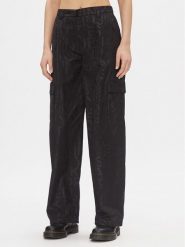 Calvin Klein Jeans Spodnie materiałowe Loose Logo Aop Cargo Pant J20J222596 Czarny Regular Fit. Czarne jeansy damskie Calvin Klein Jeans, bez wzorów, z jeansu. Za 399.99 zł.