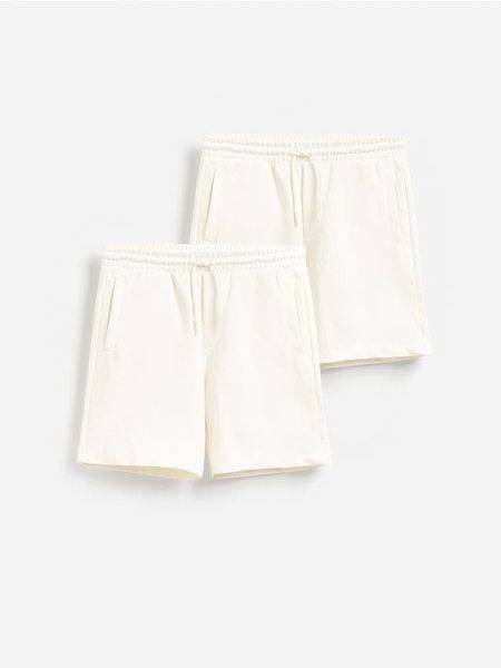 2 pack szortów - beżowy. Brązowe szorty męskie Reserved, bez wzorów, z bawełny. Za 129.99 zł.