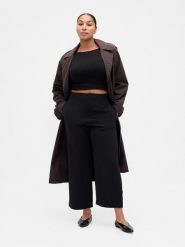 GAP Spodnie w kolorze czarnym rozmiar: 40. Czarne spodnie materiałowe damskie GAP, bez wzorów. Za 145.94 zł.