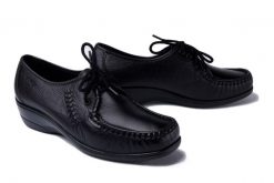 SOLO 065 SZ czarny 2, półbuty mokasyny damskie sznurowane. Czarne mokasyny damskie Solo, ze skóry. Za 244.90 zł.