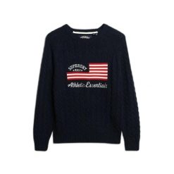 Sweter damski z warkoczowym splotem Superdry Flag. Niebieskie swetry klasyczne damskie Superdry., na zimę, ze splotem, bez kołnierzyka. Za 375.70 zł.