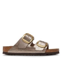 Klapki Birkenstock. Brązowe klapki damskie Birkenstock, bez wzorów, bez obcasa. Za 539.99 zł.