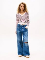 TOMMY JEANS Sweter w kolorze czerwono-biało-granatowym rozmiar: M. Białe swetry klasyczne damskie Tommy Jeans, m, z bawełny, bez kołnierzyka. Za 316.99 zł.