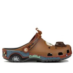 Klapki unisex Crocs CARS MATER CLASSIC CLOG. Brązowe klapki damskie Crocs, bez wzorów, bez obcasa. Za 716.67 zł.