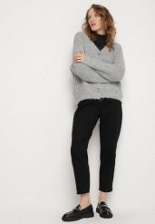 Czarne Klasyczne Jeansy o Kroju Mom Fit Fesianela. Czarne jeansy damskie Born2be. Za 99.99 zł.