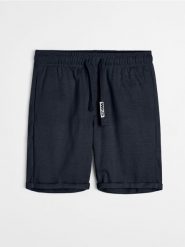 Szorty slim basic - granatowy. Niebieskie szorty męskie Sinsay, bez wzorów. Za 29.99 zł.